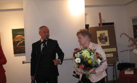 List gratulacyjny od starosty radomskiego otrzymała Teresa Niewczas, dyrektor Miejsko Gminnej Biblioteki w Iłży.