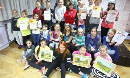 W ostatnim turnieju tanecznym dzieci otrzymały w nagrodę pejzaże: złoty, srebrny i Grand Prix.