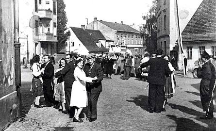 Winobranie 1949 r. – zabawa taneczna na rogu ul. Moniuszki i Długiej