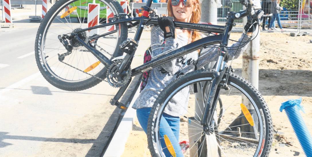 Anna Turska do pracy w Zielonej Górze dojeżdża rowerem. Jej zdaniem każdy nowy odcinek ścieżek rowerowych jest na wagę złota. Cieszy się też, że będzie