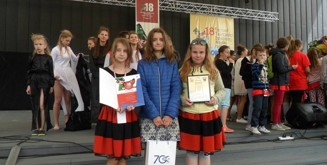 Nikola Grzegrzółka, Julia Łabuda i Dominika Miętek podczas festiwalu w Kołobrzegu. Dziewczyny przywiozły wiele nagród.