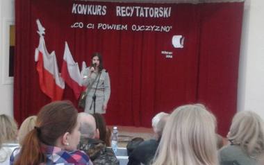 Aleksandra Janus wygrała w swojej kategorii konkurs recytatorski w Nowinach.