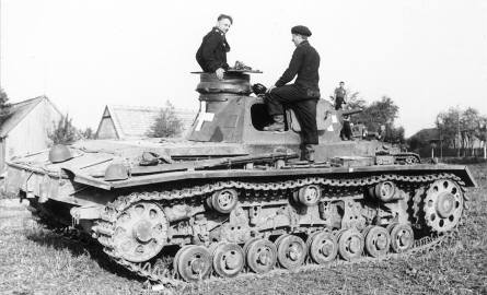 Niemiecki czołg sfotografowany podczas przerwy w walkach na terenie Polski. [2]