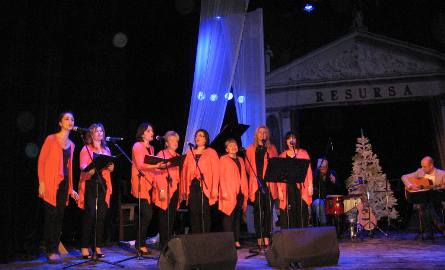 Na zakończenie Koncertu Galowego wystąpił zespół wokalno- instrumentalny Gaudeamus działający od przy kościele świętej Trójcy w Radomiu.