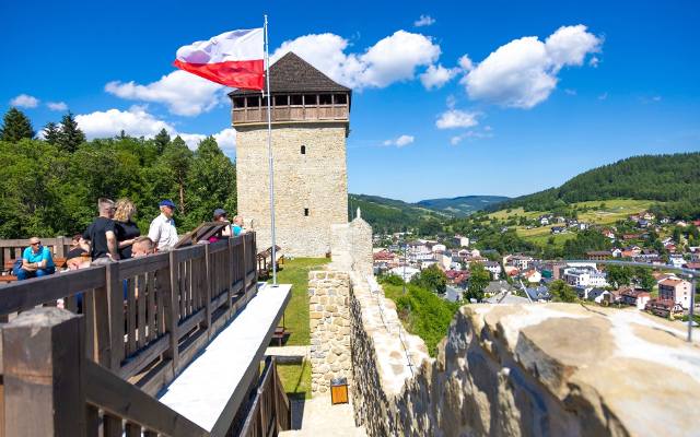 Muszynę odwiedzają tłumy turystów. Oblegane ogrody i zamek. Jest dużo Słowaków, Węgrów, a nawet Niemców. Zobacz zdjęcia 