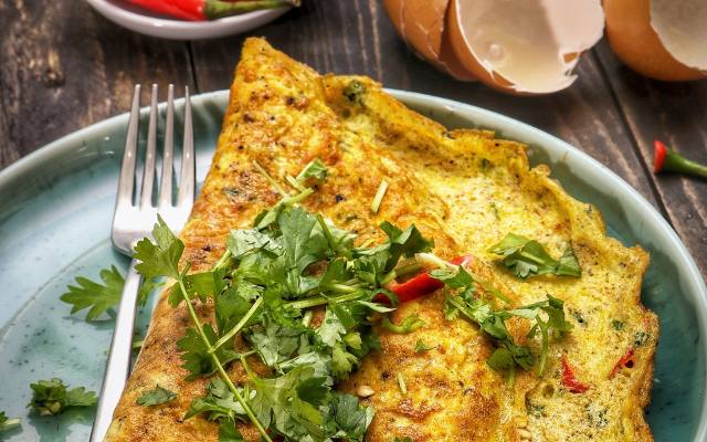 Omlet wytrawny – przepisy. Jak zrobić dobry omlet na słono? To nic trudnego!