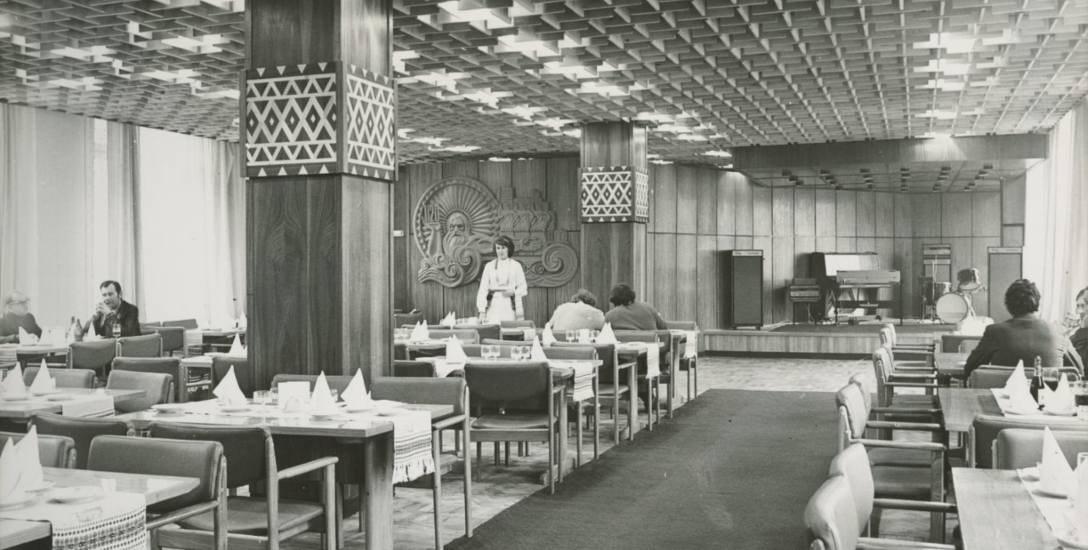 Sala restauracji Grodno w 1974 roku. Z kroniki przechowywanej w archiwum baru Grodno.