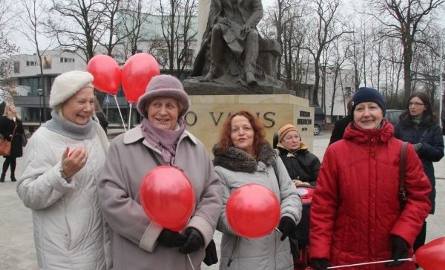 - Kobiety muszą się trzymać razem – mówiły uczestniczki manify Małgorzata Piechnik, Janina Sęk, Grażyna Ludwinek i Bogumiła Grudzińska.