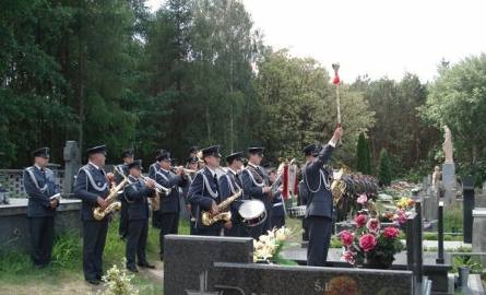 Orkiestra Wojsk Powietrznych z Radomia na zakończenie uroczystości zagrała utwór „Śpij kolego”.