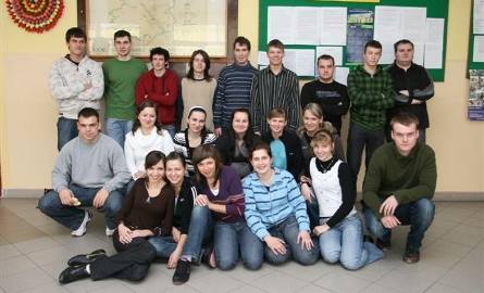 klasa III A z Liceum Ogólnokształcącego w Chęcinach