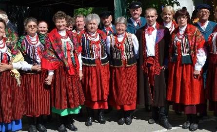 Koło Gospodyń Wiejskich „Chełmowianki” działa w Rudkach w gminie Nowa Słupia.  Często występuje jako zespół śpiewaczy z repertuarem ludowym na imprezach