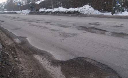 Tak wygląda droga wojewódzka w Grodkowie po ataku zimy