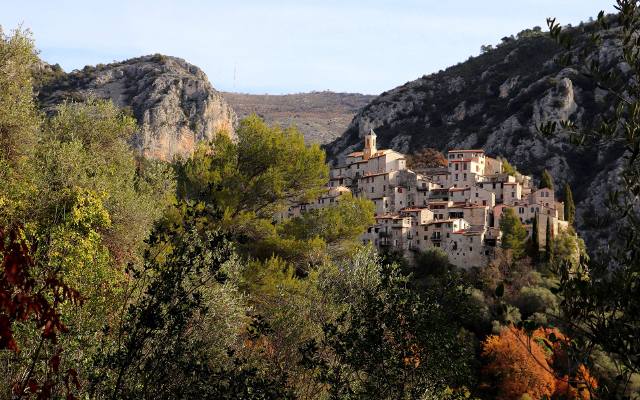 7 najpiękniejszych wsi we Francji. Tam zasmakujesz życia bez pośpiechu i odkryjesz urodę francuskiej natury!