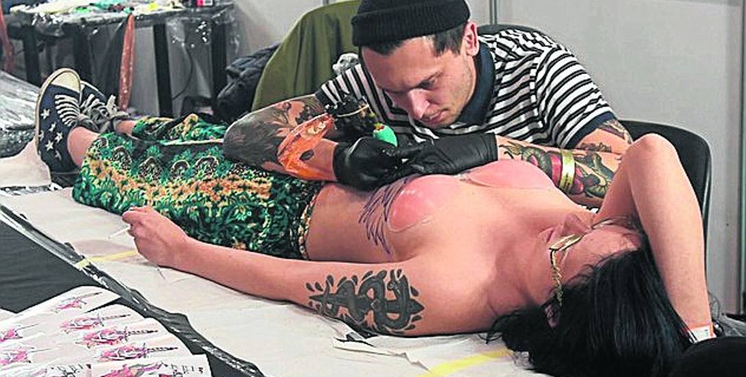 Twarz na plecach, czyli 150 artystów tatuażu 
