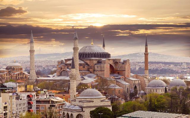 Planujesz urlop w Stambule? Odkryj 7 fascynujących atrakcji, które warto zobaczyć podczas wycieczki do Turcji