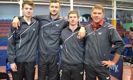 Zwycięska drużyna Olimpii/Unii (od lewej): Patryk Zatówka, Patryk Chojnowski, Tomislav Kolarek i trener Piotr Szafranek.
