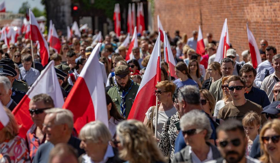 Film do artykułu: Kraków świętuje. Trwają patriotyczne obchody 3 Maja. W centrum odbyła się defilada