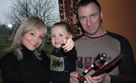 Oficer podkreśla, że najważniejsza jest dla niego rodzina; Żona Justyna i syn Antoś