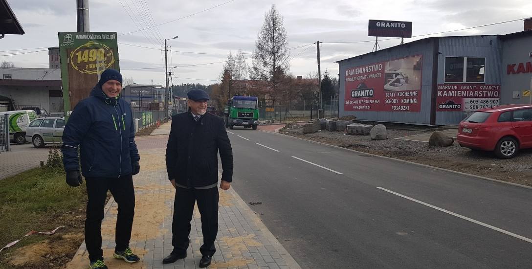 O zakończeniu remontu na Stolarskiej burmistrz Szlagor (z prawej) informował w grudniu ubiegłego roku