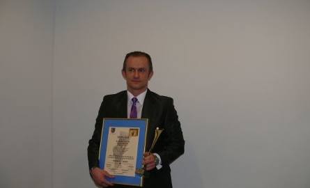 Mariusz Strzecha – prezes firmy Koordynacja nagrodzonej za „Dwupłytowy posturograf w wersji sling feedback therapy” tytułem „Produkt Roku”.