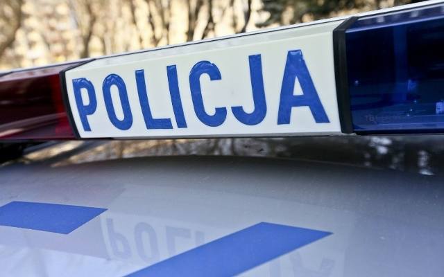 Śmiertelny wypadek w Sułkowicach w powiecie myślenickim. Młody mężczyzna poruszający się na hulajnodze zginął na miejscu