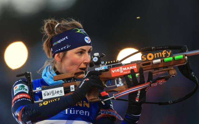 Biathlon. Justine Braisaz-Bouchet mistrzynią świata w biegu ze startu wspólnego. Udane występy Natalii Sidorowicz i Joanny Jakieły  