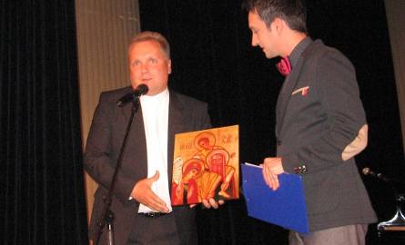Ikona, którą wylicytował za 450 złotych ksiądz Robert Kowalski z radomskiej Caritas, została przekazana na następną aukcję.