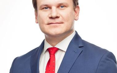 Dominik Tarczyński, poseł Prawa i Sprawiedliwości, jest przekonany, że Wojciech Lubawski już w pierwszej turze wygra wybory i zostanie prezydentem Kielc