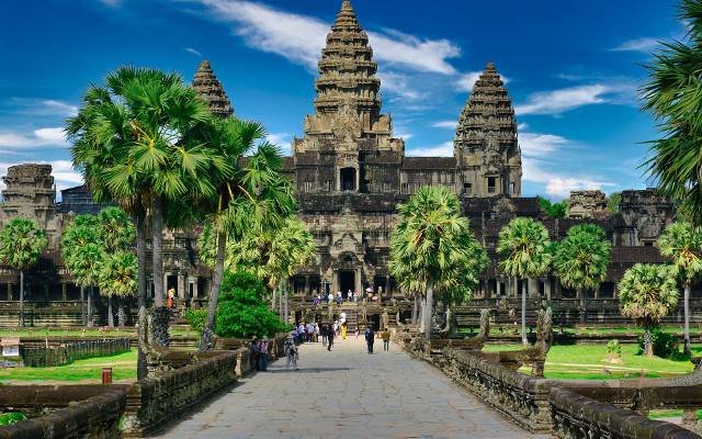 Obostrzenia COVID na świecie październik 2022. Kambodża i Maroko zniosły restrykcje wjazdowe i zapraszają turystów