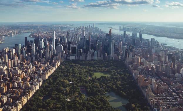 Central Park to nowojorska oaza zieleni o powierzchni 341 hektarów, położona w środku Manhattanu. Założono go w 1857 r., kiedy tereny obecnego parku