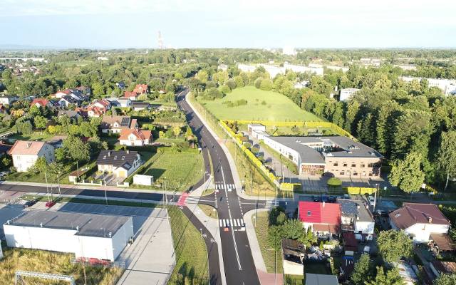 Nowa ważna droga w Oświęcimiu. Pierwszy odcinek został oddany do użytku. Zobacz zdjęcia