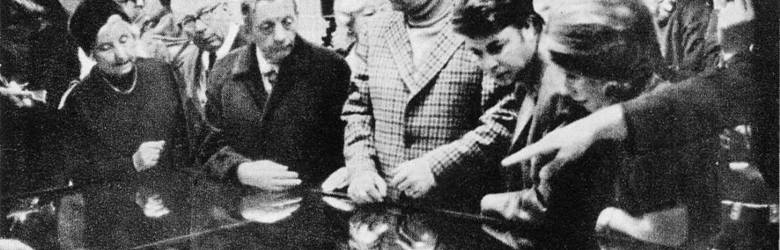 Niemieccy sędziowie, którzy zajmowali się sprawą Hahna, w czasie wizyty w muzeum Pawiaka (1972 r.)
