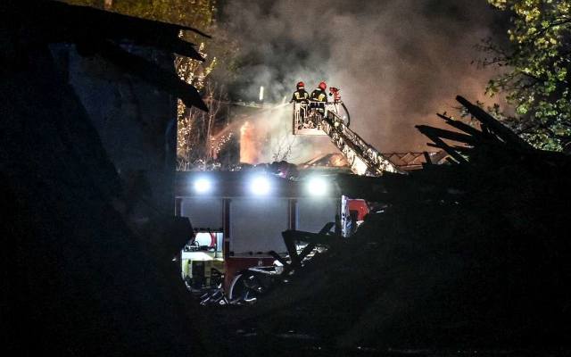 Poznań: Pożar przy Grunwaldzkiej. Ogień w barakach koło szpitala [ZDJĘCIA]