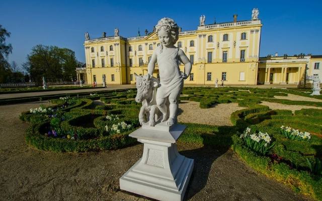 Unikalny zespół rzeźb – jeden z największych i najpiękniejszych w Polsce. Zobacz figury w Ogrodzie Pałacu Branickich w Białymstoku