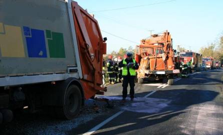 Wypadek w Radoszkach. Żuraw zderzył się ze śmieciarką