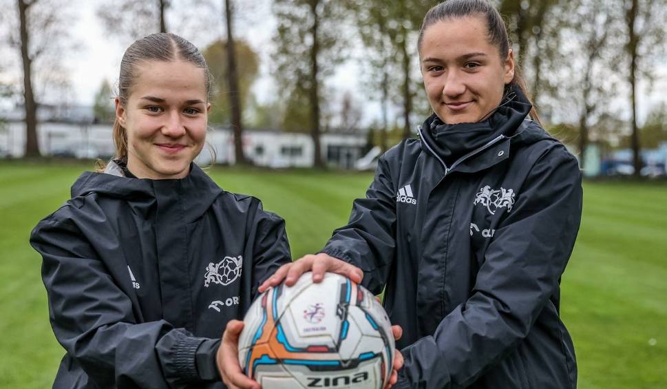 Film do artykułu: Oliwia Łapińska i Anna Skrzypczyk gotowe spełnić piłkarskie marzenia z reprezentacją Polski na mistrzostwach Europy U-17