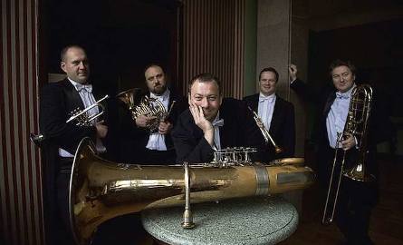 Triumphal Brass Quintet powstał w 2001 roku z inicjatywy muzyków Opery Nova, Filharmonii Pomorskiej i Orkiestry Wojskowej w Bydgoszczy