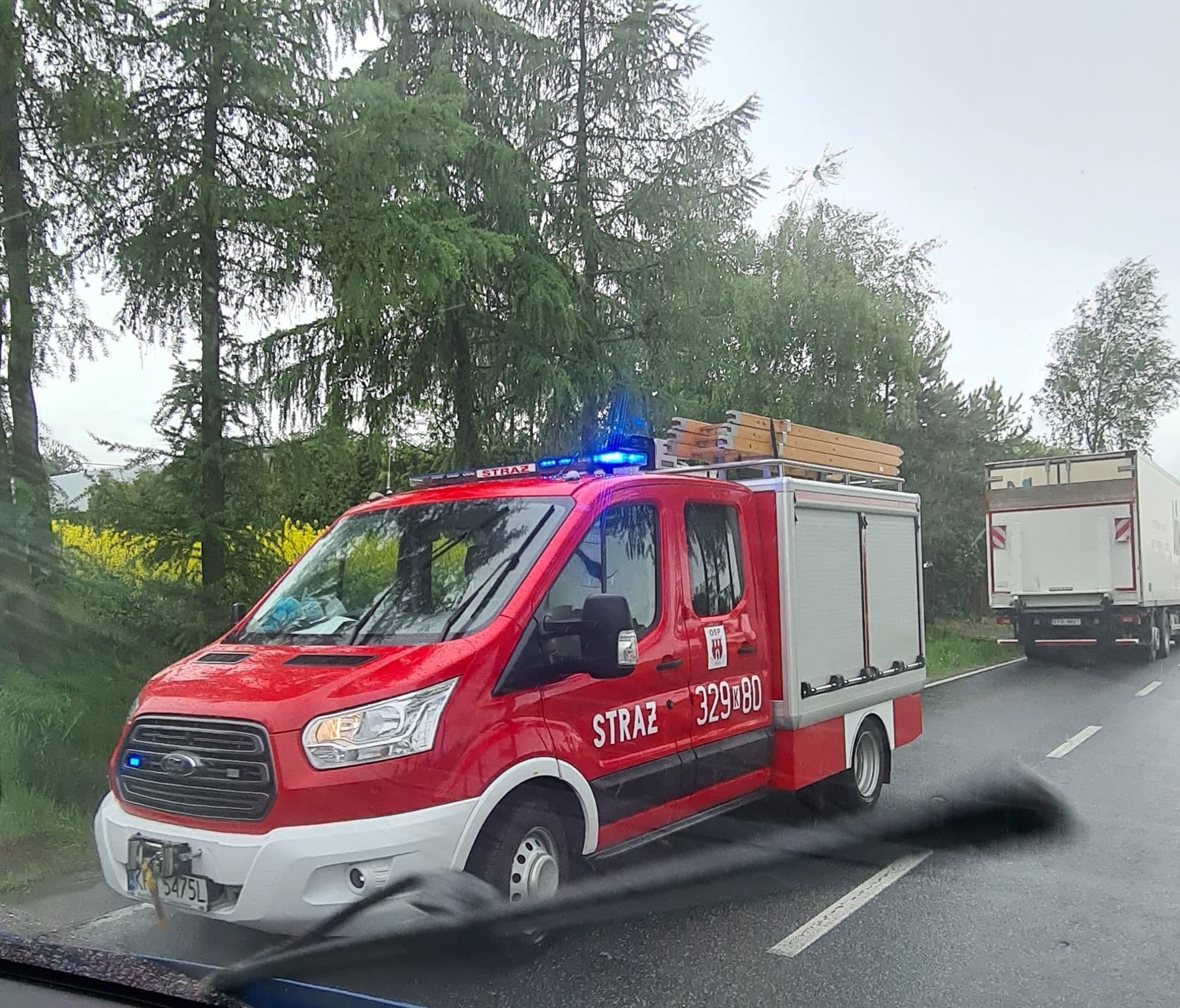 Wypadek w gminie Skała. Samochód osobowy zderzył się z