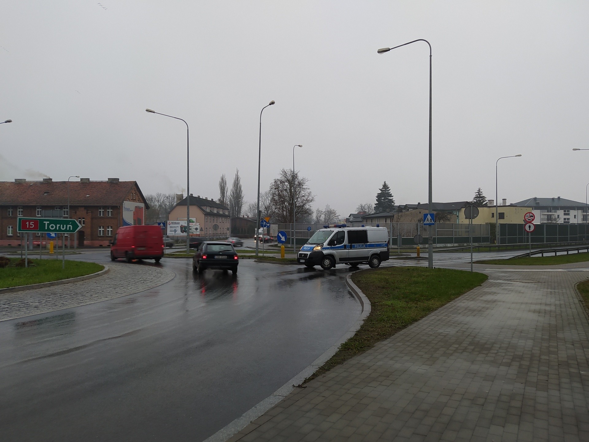 Śmiertelny wypadek w Brodnicy. Ciężarówka ciągnęła kobietę