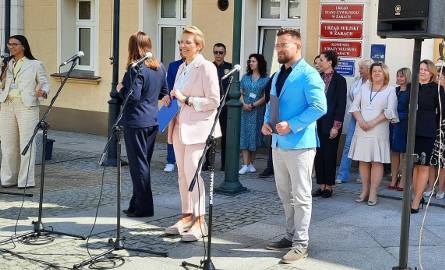 Edyta Gajda, burmistrz Żar, przedstawiła swoich zastępców. To Angelika Sznabel i Marcin Grubizna