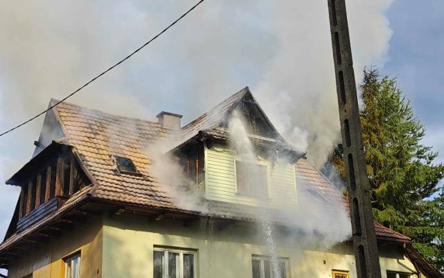 Poranny pożar na Niwie w Nowym Targu. W ogniu stanął budynek mieszkalny ZDJĘCIA