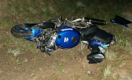 Motocyklista rozbił się na prostej drodze! (zdjęcia)
