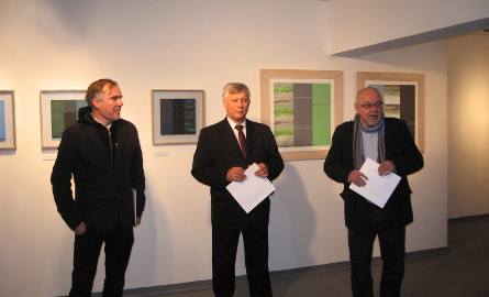 - Malarstwo pozostanie malarstwem – mówił Artur Winiarski, kurator wystawy( z lewej). Z prawej dyrektorzy Elektrowni: Włodzimierz Pujanek i Zbigniew