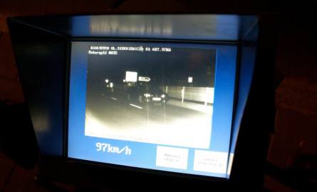 Nocna akcja białostockich policjantów. Ponad 400 skontrolowanych kierowców. Nie obyło się bez mandatów (wideo, zdjęcia)
