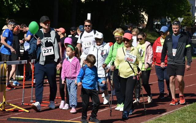 Festiwal Biegowy w Miechowie. Uczestnicy biegali i spacerowali dla Hospicjum