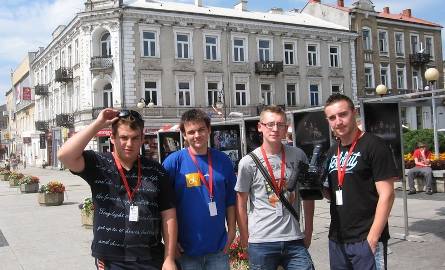 Grupa Nieformalna, czyli Rafał Sadowski ( z prawej) razem z bratem Konradem oraz Dominikiem Dąbrowskim i Michałem Guzińskim.