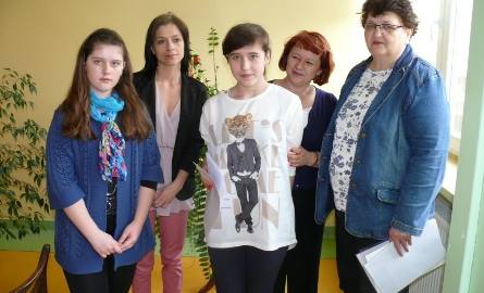 Od lewej: Anna Barańska, finalistka konkursu humanistycznego szkół podstawowych, Agnieszka Grabowska – nauczycielka, Klaudia Zaczkowska – laureatka konkursu
