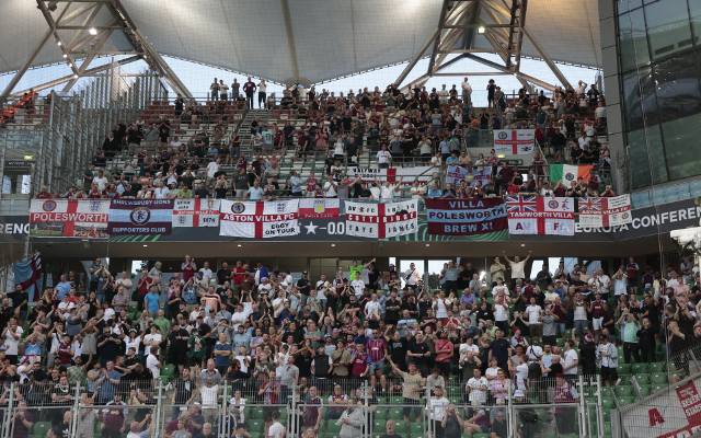 Zdjęcia kibiców z meczu Legia Warszawa - Aston Villa. Oprawa z gorylem, komplet, Anglicy wypełnili sektor [GALERIA]