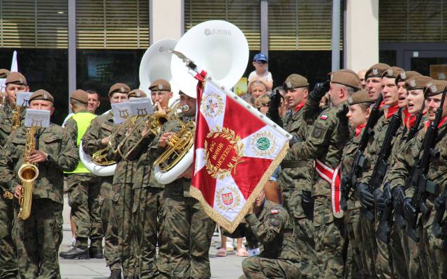 Uroczysta przysięga wojskowa 11 Małopolskiej Brygady Obrony Terytorialnej. Rotę ślubowania wypowiedziało niemal 70 żołnierzy
