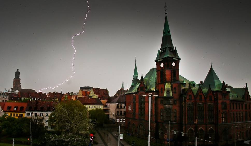 Wrocław: Wciąż pada deszcz czy będzie burza? (MAPA BURZOWA ...
